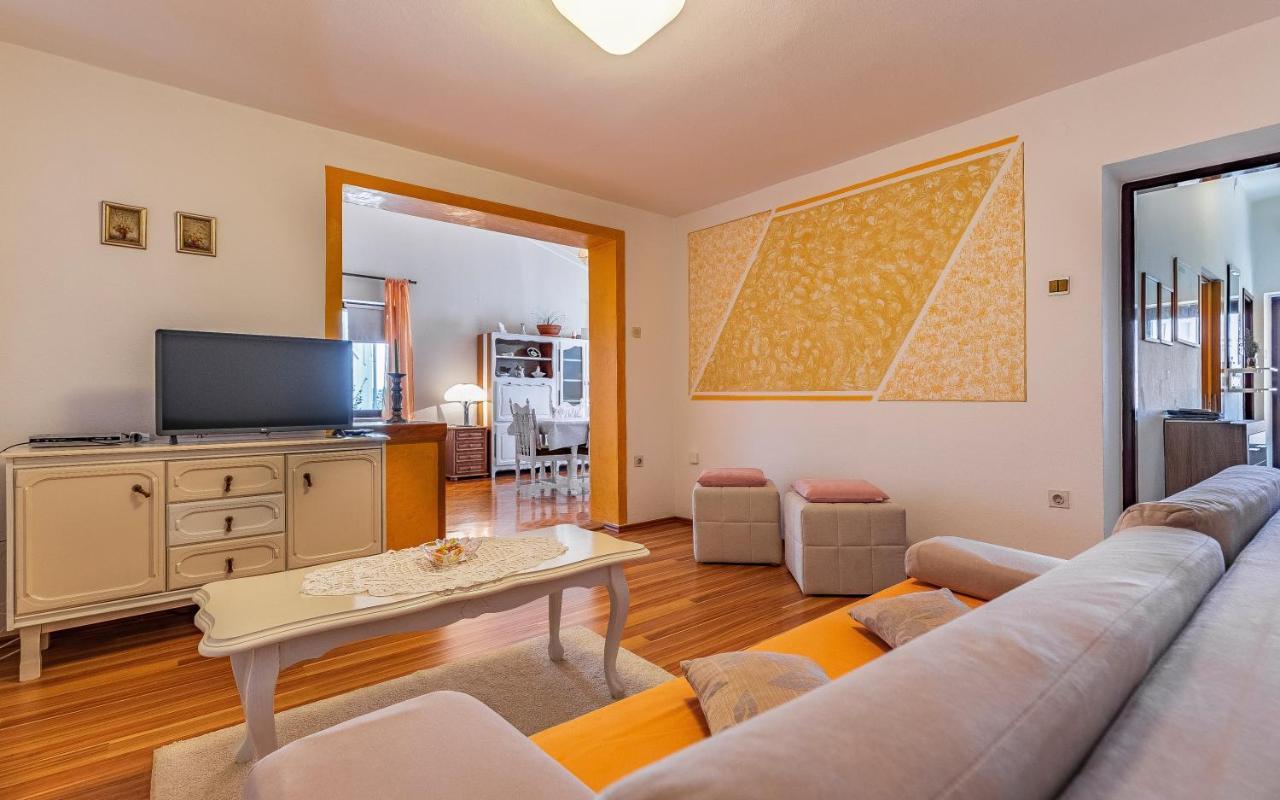 Apartments With A Parking Space Banjole, Pula - 7036