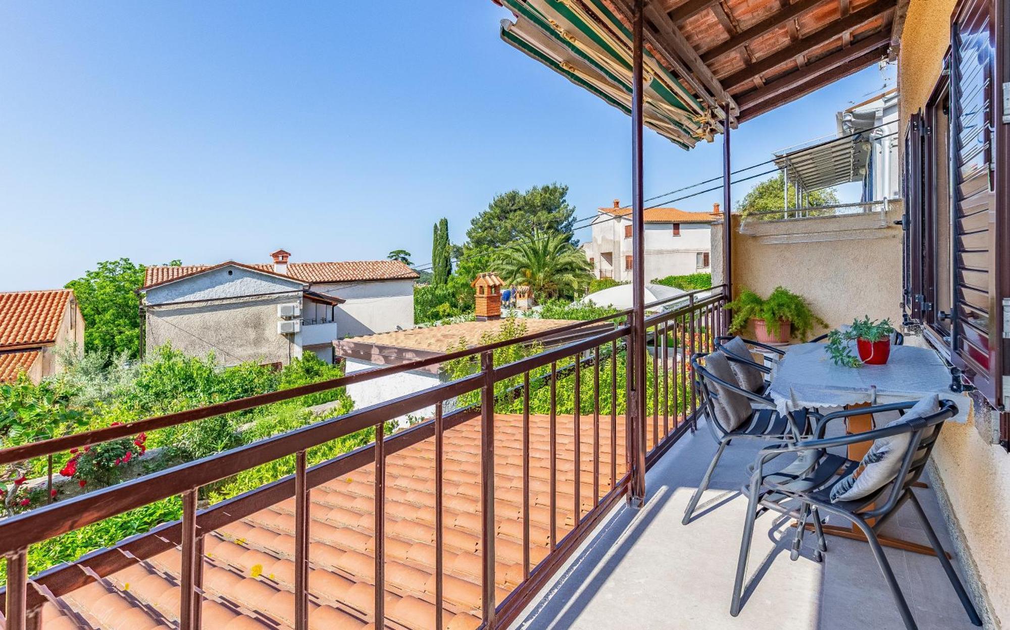 Apartment Apartments With A Parking Space Banjole, Pula - 7036 Pula